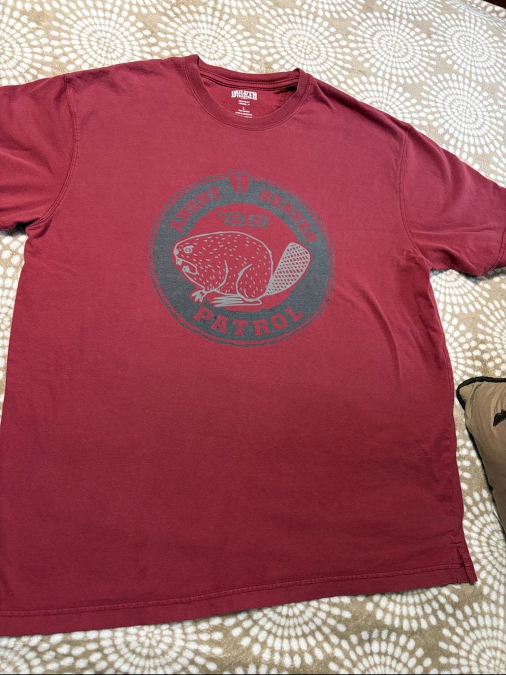 Duluth Trading Co Maroon Graphic Beaver Patrol Short Sleeve Tee